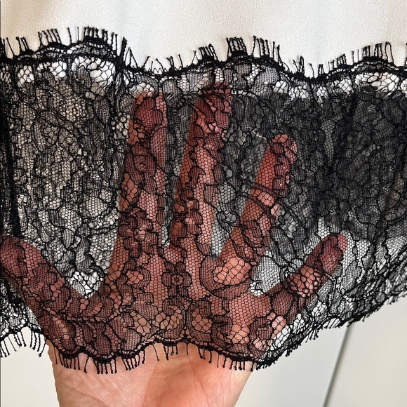 MICHAEL KORS White Sleeveless Top with Black Lace Trim, Size M - Picture 8 of 10